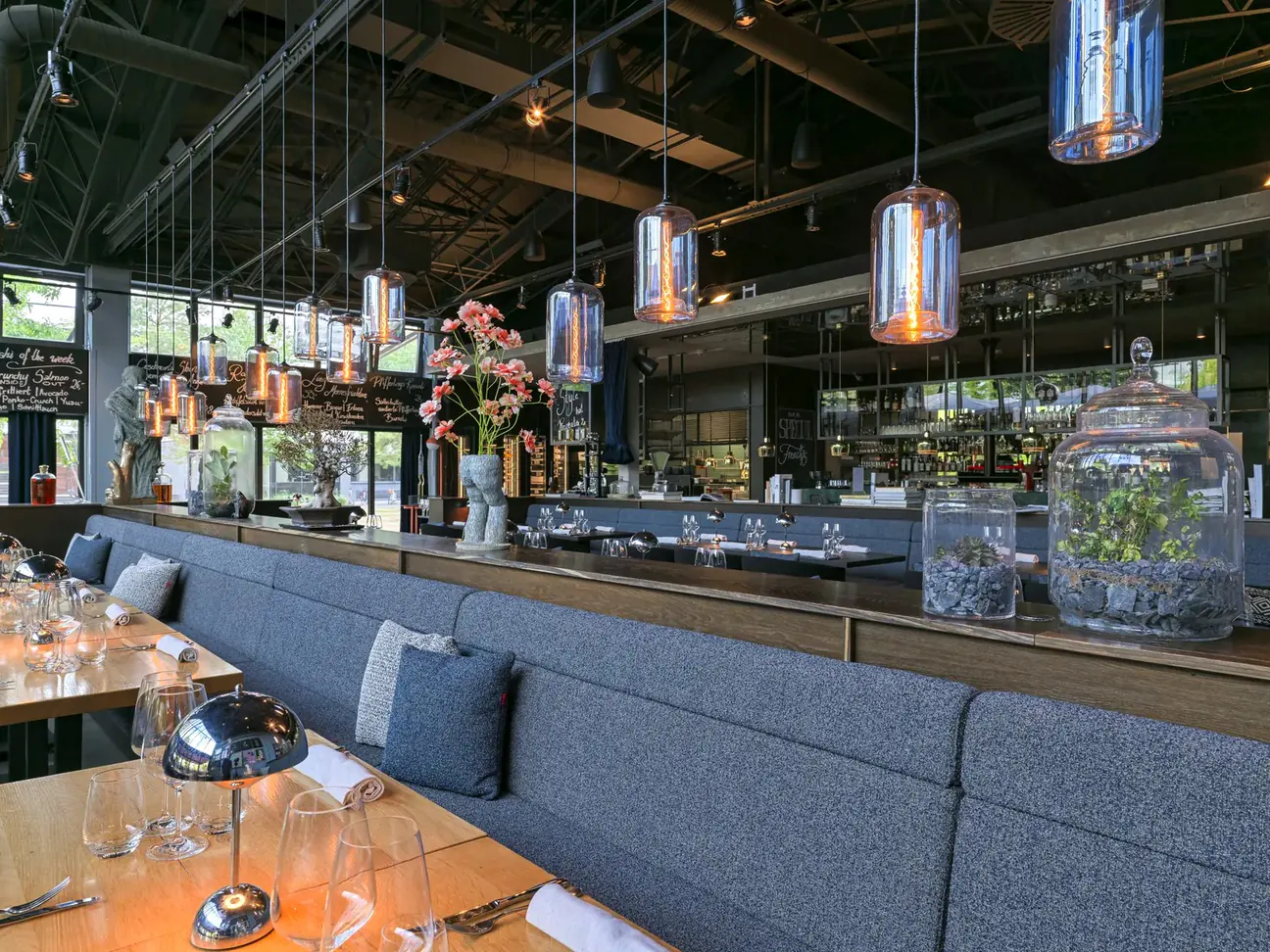 NEO Heidelberg, Restaurant mit Bar